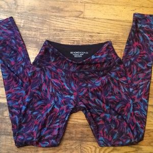 Beyond Yoga Patterned Leggings Small